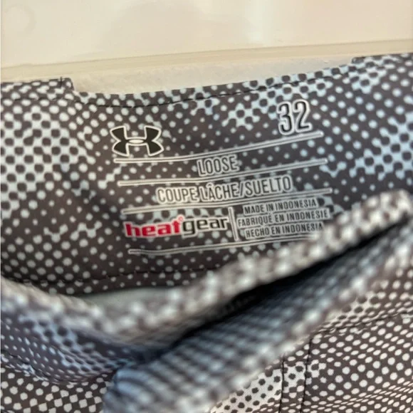 NWOT Under Armour Heat Gear Men’s Shorts - 32 inch waist. Grey Camo Cargo - Picture 3 of 8